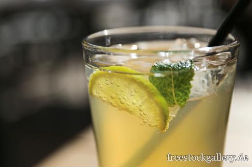 Limonadenglas mit Strohhalm - kostenloses Foto