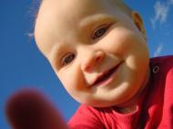 Baby schaut in die Kamera - gratis Foto zum Download