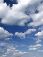 Blauer Himmel mit Wolken - Kostenloses Bild