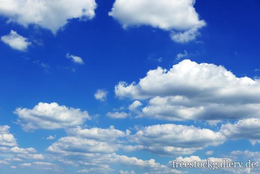 Himmel und weiÃŸe Wolken