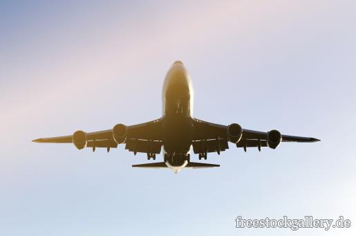 Flugzeug, Passagierflugzeug am Himmel