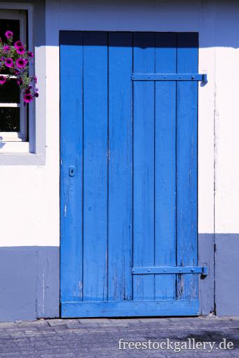 Alte blaue Holztür
