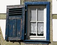 Altes Fenster mit Fensterladen - kostenloses Bild