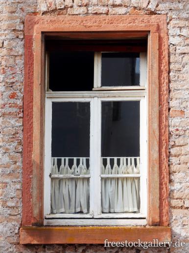 Altes Fenster und Backsteine