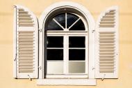 Fenster mit KlapplÃ¤den - kostenlose Bilder | freestockgallery
