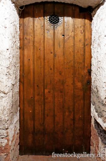 Kellertür aus Holz