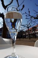 Glas Wasser im Freien - kostenlose Bilder | freestockgallery