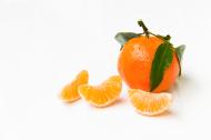 Mandarine auf weiÃŸem Hintergrund / Freisteller - gratis Foto