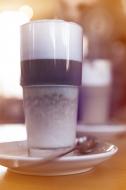 Milchkaffee im Glas - gratis Foto Download