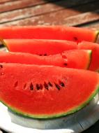 Wassermelonenscheiben - kostenloses Bild | freestockgallery