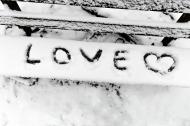 LOVE im Schnee - kostenloses Bild Download | freestockgallery 