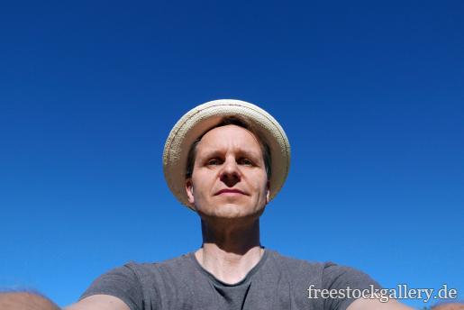 Selfie - Mann mit Sonnenhut - 