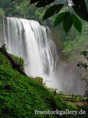 Wasserfall In Der Natur Bild Lizenzfreies Kostenlos
