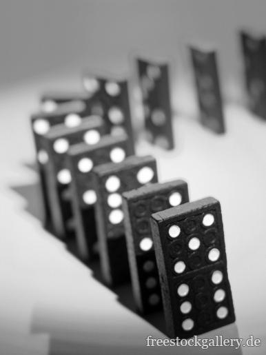 Dominosteine in einer Reihe